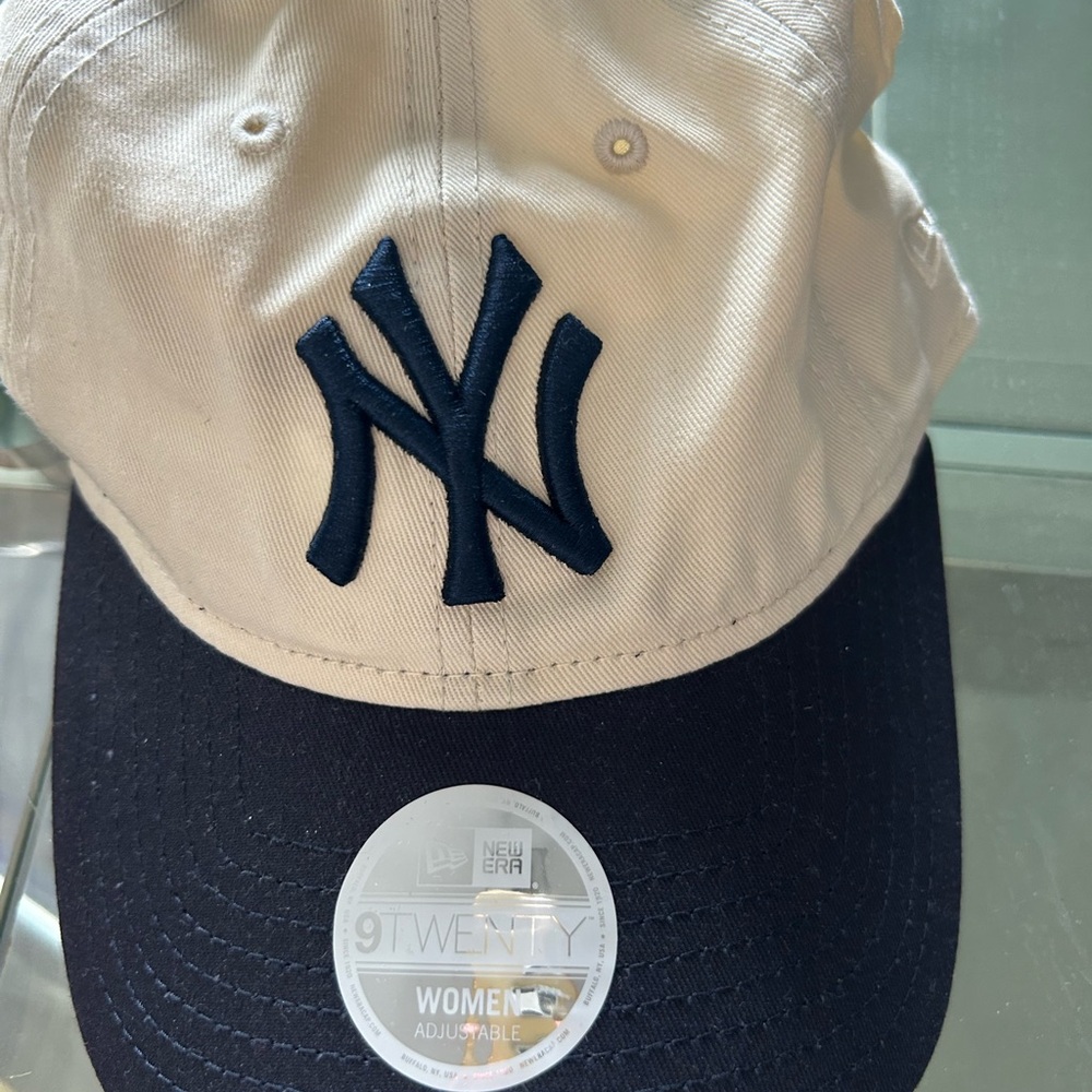 New Era Aritzia New York Yankees hats NWT - Picture 2 of 7